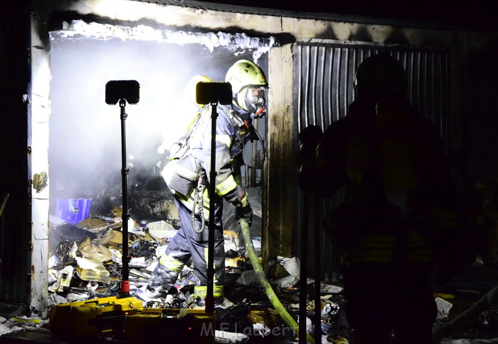 Feuer Hinterhof Garagen Koeln Hoehenberg Olpenerstr P113.JPG - Miklos Laubert